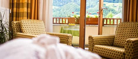 Comfort Double Room, Non Smoking, Mountain View | Hypo-allergenic bedding, minibar, in-room safe, desk