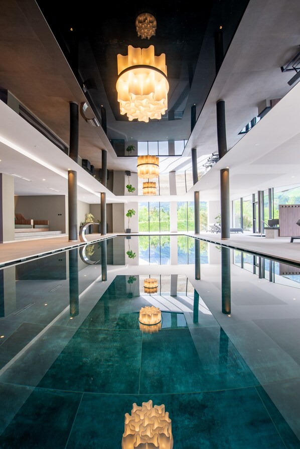 Indoor pool, outdoor pool, pool umbrellas, pool loungers - Garden Park Hotel (Prato allo Stelvio)