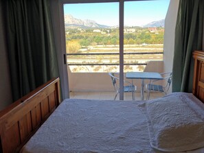 1 chambre, literie de qualité supérieure, minibar, bureau