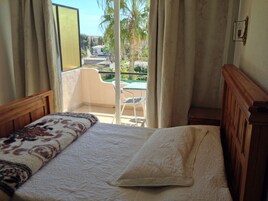 1 dormitorio, ropa de cama de alta calidad, minibar y escritorio