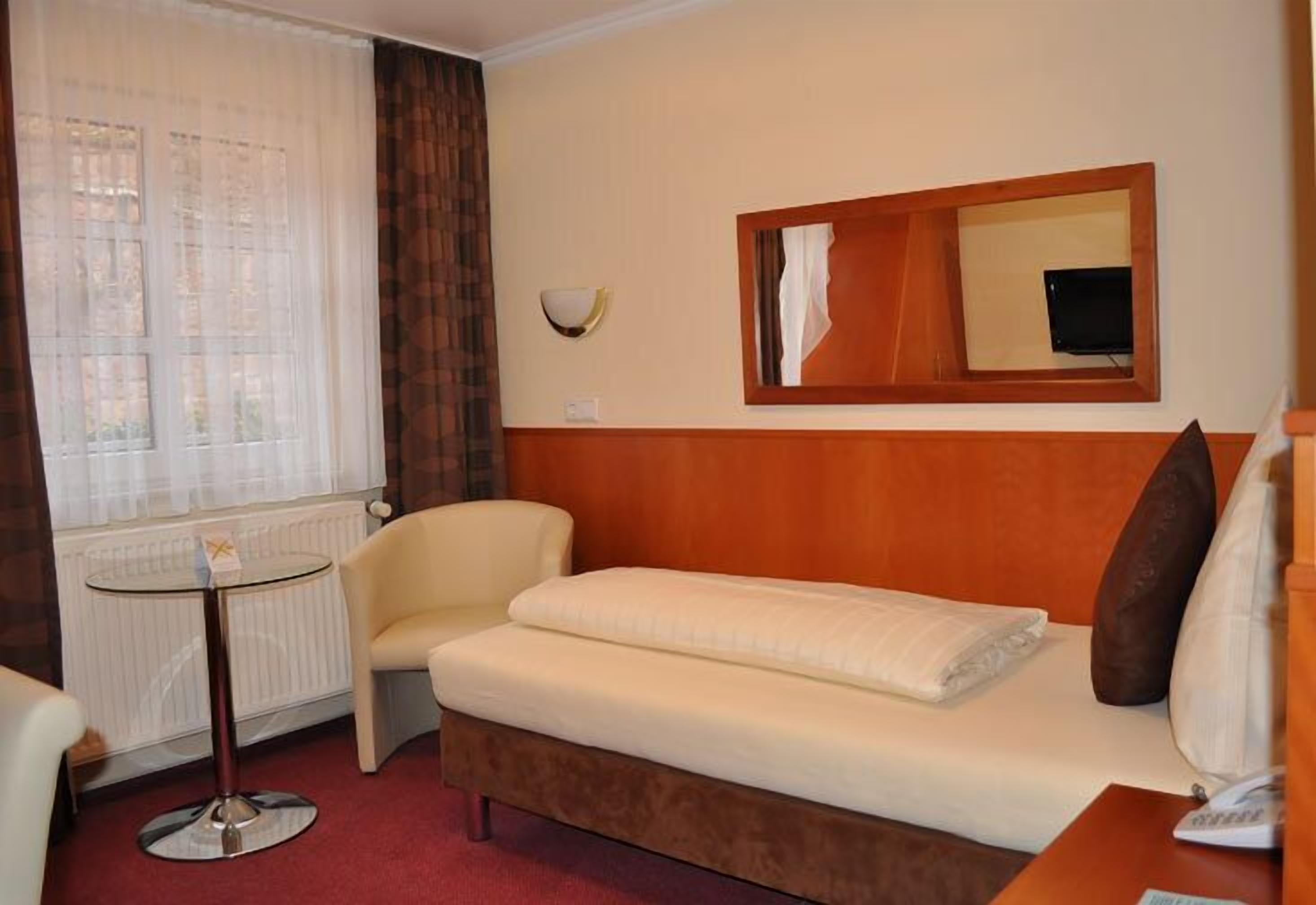 single room | 1 bedroom, hypo-allergenic bedding, desk, free wifi