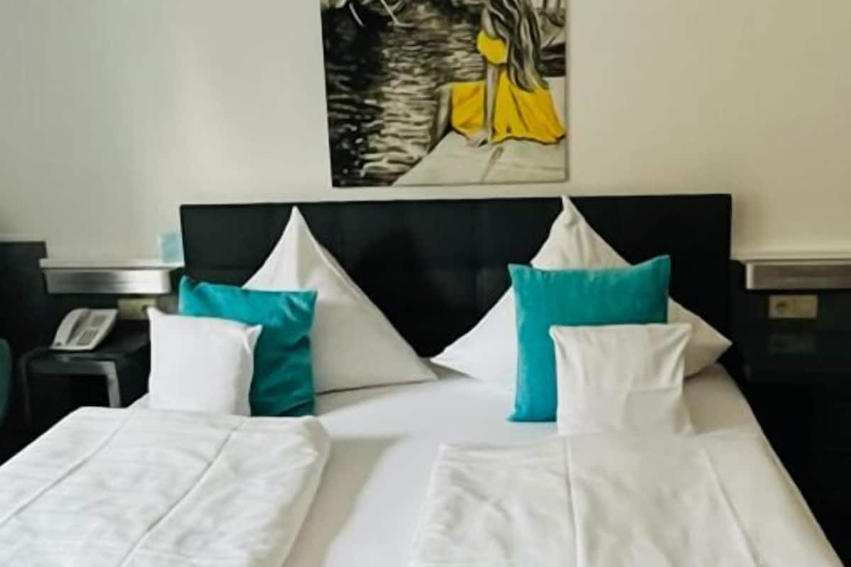 deluxe double room | 1 bedroom, hypo-allergenic bedding, desk, free wifi