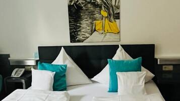 Deluxe Double Room | Hypo-allergenic bedding, desk, free WiFi, bed sheets