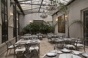 Näkymät puutarhaan 