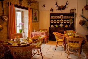 Dining - L'Auberge de la Fontaine (Villiers-sur-Suize)
