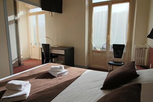 Ropa de cama de alta calidad, escritorio y sistema de insonorización 