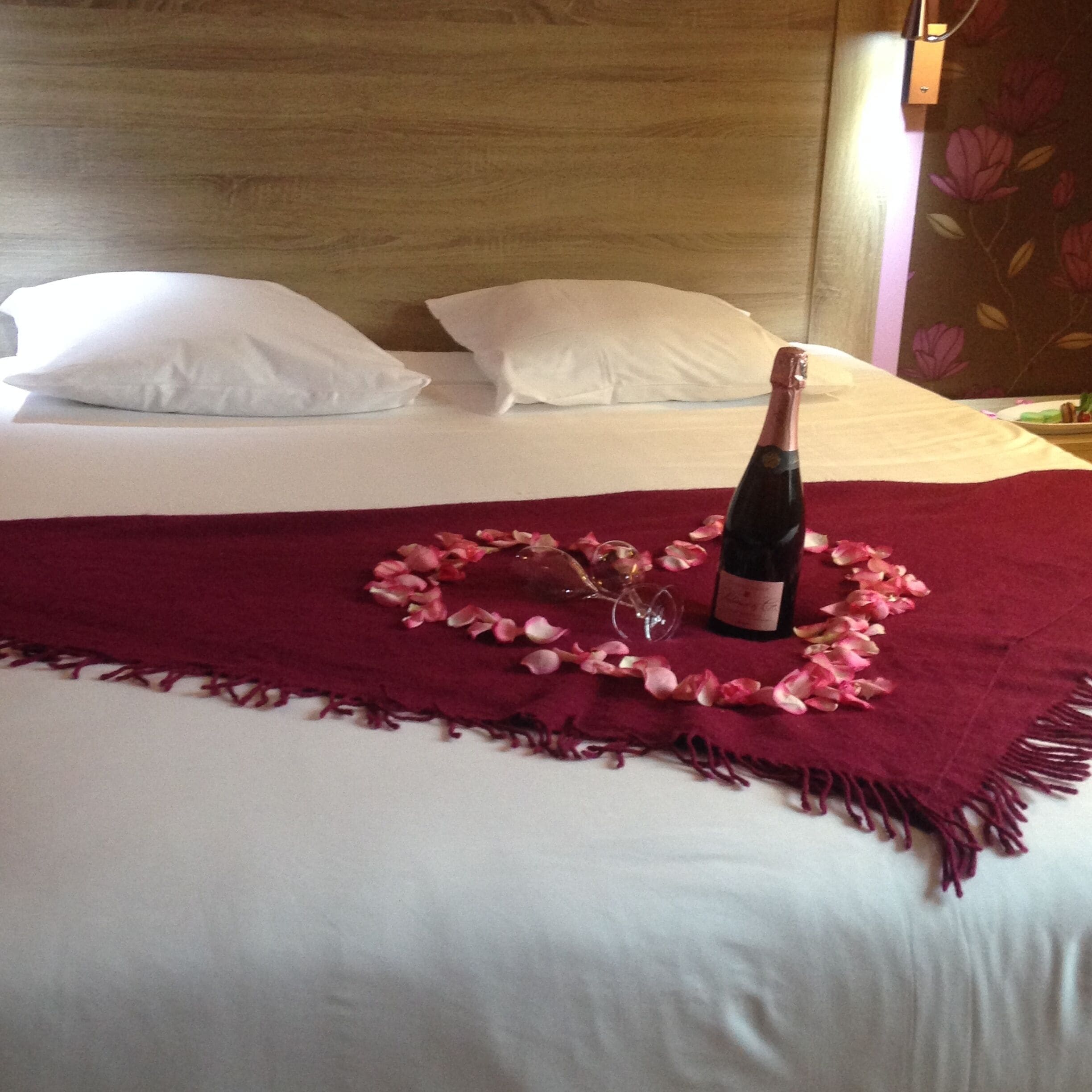 Kahden hengen comfort-huone | Minibaari, tallelokero huoneessa, työpöytä, äänieristys