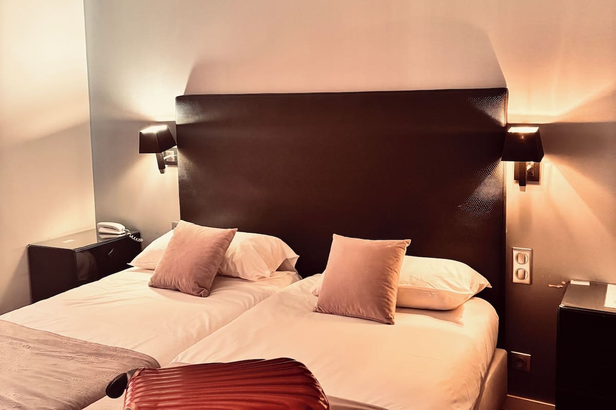 Zweibettzimmer | 1 Schlafzimmer, Zimmersafe, Schreibtisch, schallisolierte Zimmer