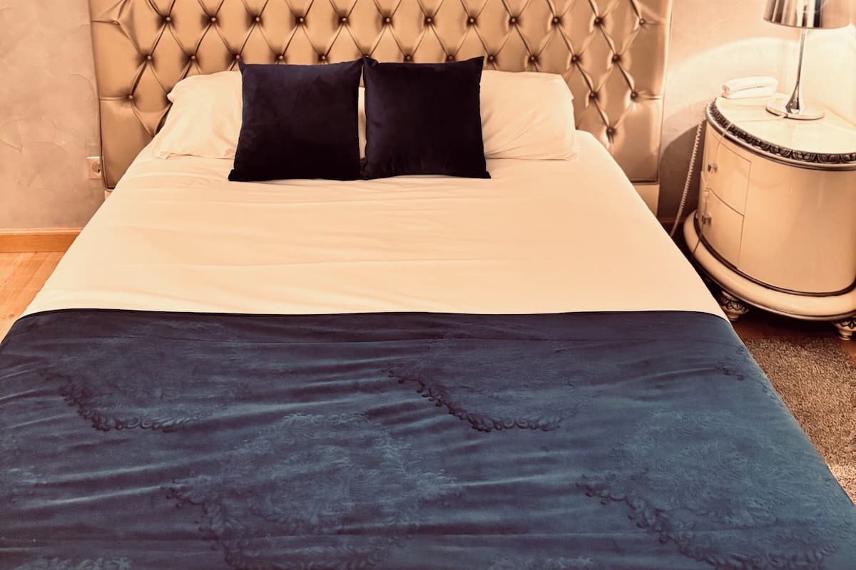 Superior-Zimmer, Badewanne | 1 Schlafzimmer, Zimmersafe, Schreibtisch, schallisolierte Zimmer