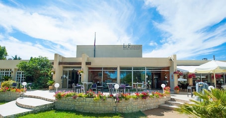 Exterior. Le Fleurance