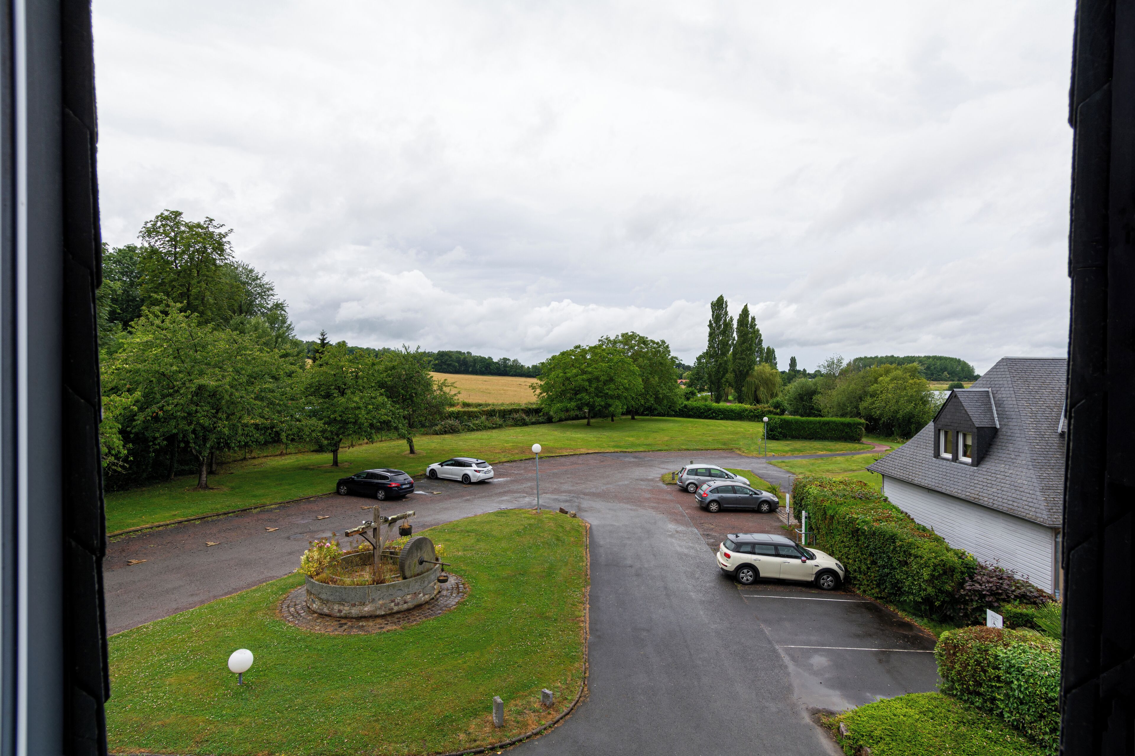luxury room | 1 bedroom, individually decorated, desk, laptop workspace