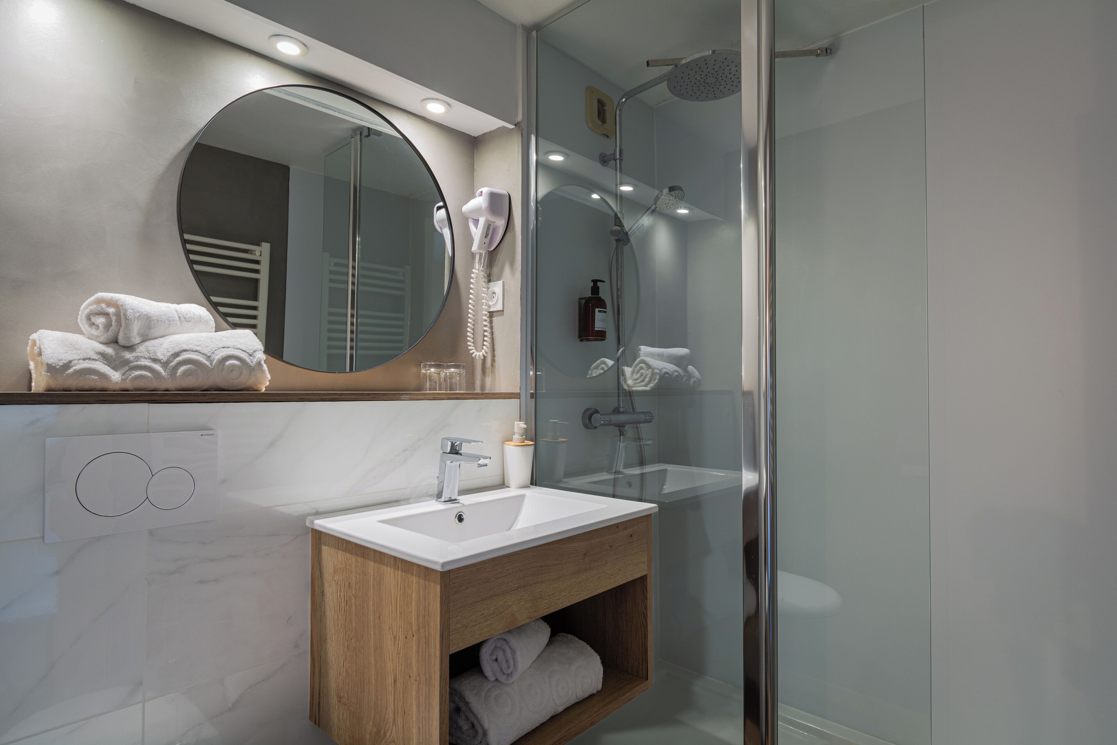 classic room | bathroom | free toiletries, hair dryer, towels
