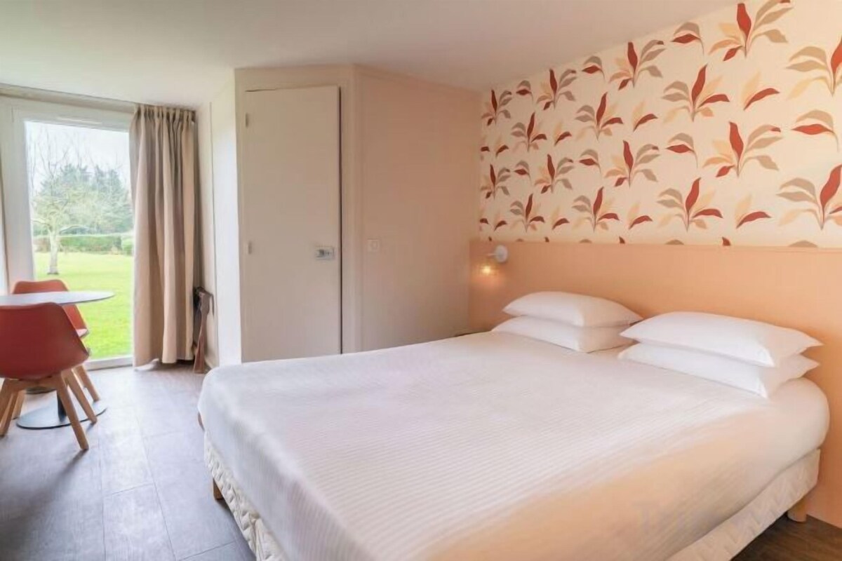Ropa de cama de alta calidad y escritorio