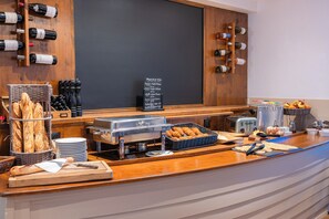 Daily continental breakfast for a fee - Eden Park Hotel Restaurant (Pont-l'Eveque)