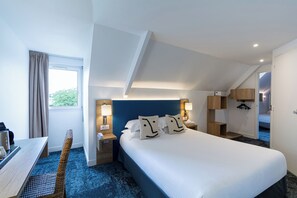 Chambre quadruple | Premium bedding, individually decorated, desk, laptop workspace -  Eden Park Hotel Restaurant (Pont-l'Eveque)