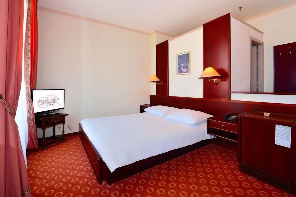 WiFi (free), bed sheets