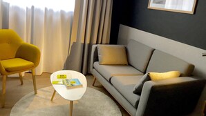 Living area - Hotel des Voyageurs (Saint-Renan)