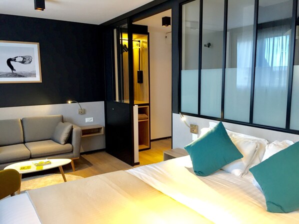 Soundproofing, free WiFi