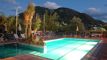 Seasonal outdoor pool, pool umbrellas, sun loungers