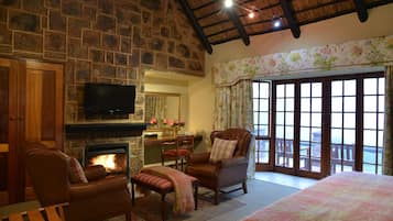 Classic Room | Living area | 32-inch LCD TV with satellite channels, TV, fireplace