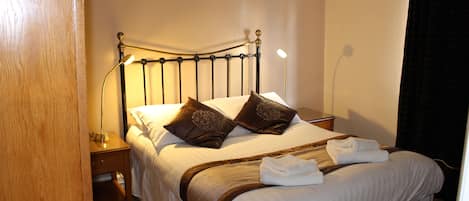 Chambre Double, salle de bains attenante