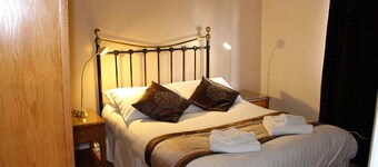 Falcon Hotel