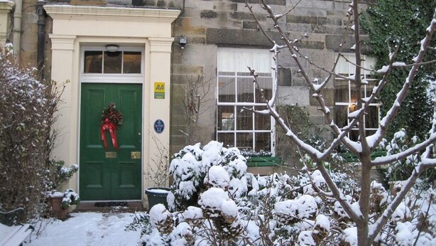 Unclassified image, 1 of 10, button - Amaryllis Guesthouse (Edinburgh)