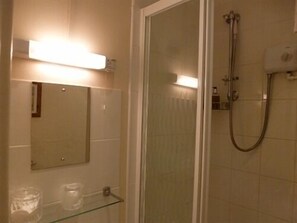 Bathroom shower - The Beeches Guest House (King's Lynn)