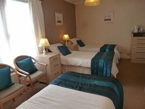 Triple Room, 3 Twin Beds, Ensuite | Individually decorated, individually furnished, iron/ironing board - The Beeches Guest House (King's Lynn)