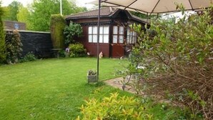 Property grounds - The Beeches Guest House (King's Lynn)