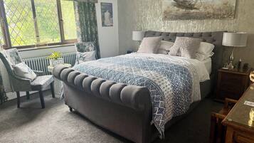 Double Room, Private Bathroom (Peacock Room) | Desk, cribs/infant beds, free WiFi, bed sheets