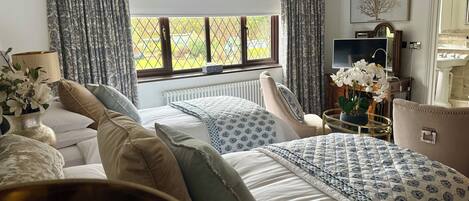 Bureau, lits bébé (en supplément), Wi-Fi gratuit, draps fournis