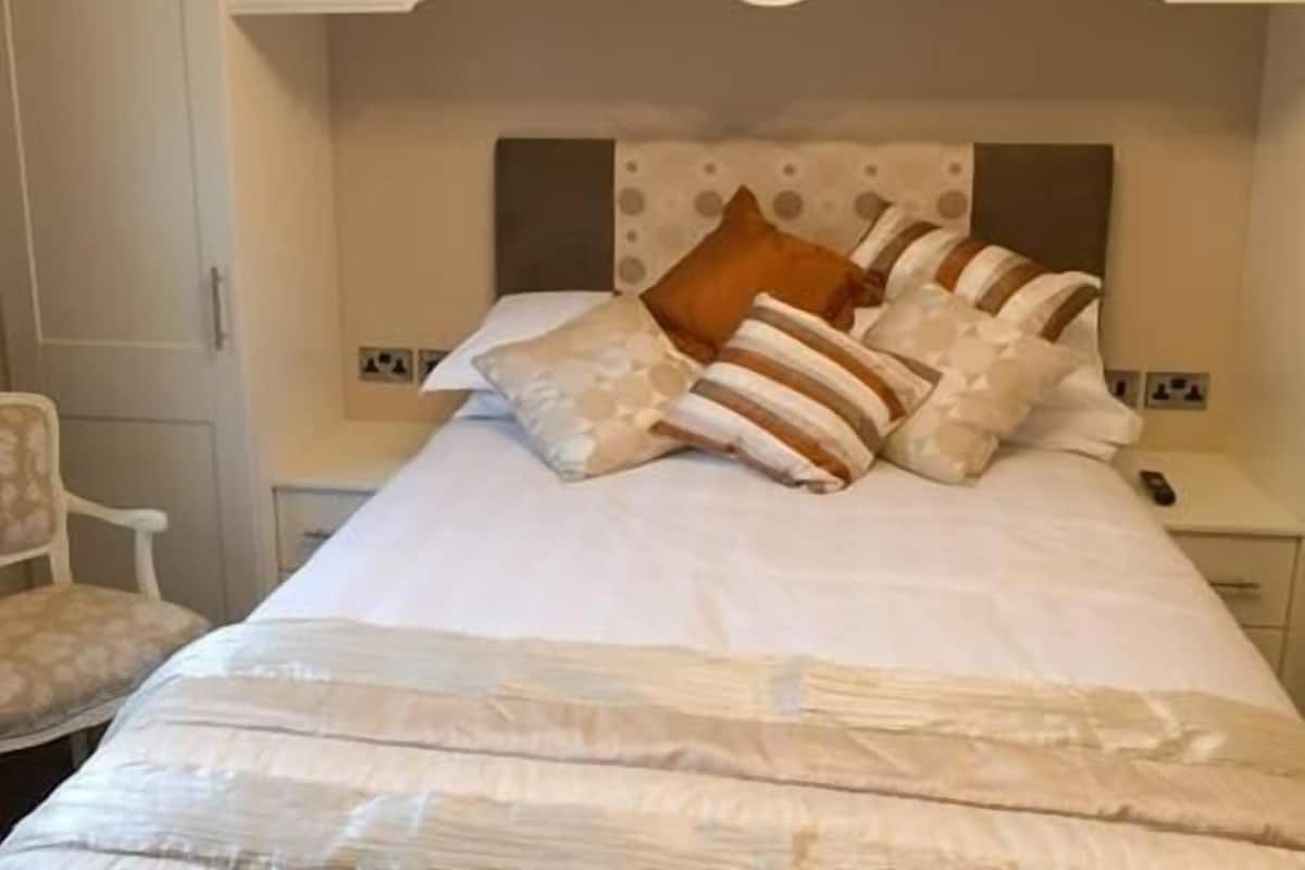 Standaard tweepersoonskamer | 2 slaapkamers, luxe beddengoed, een kluis op de kamer, een bureau