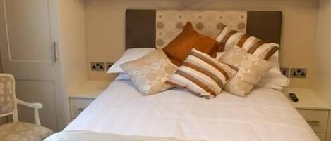 Standard Double Room | Premium bedding, in-room safe, desk, blackout drapes