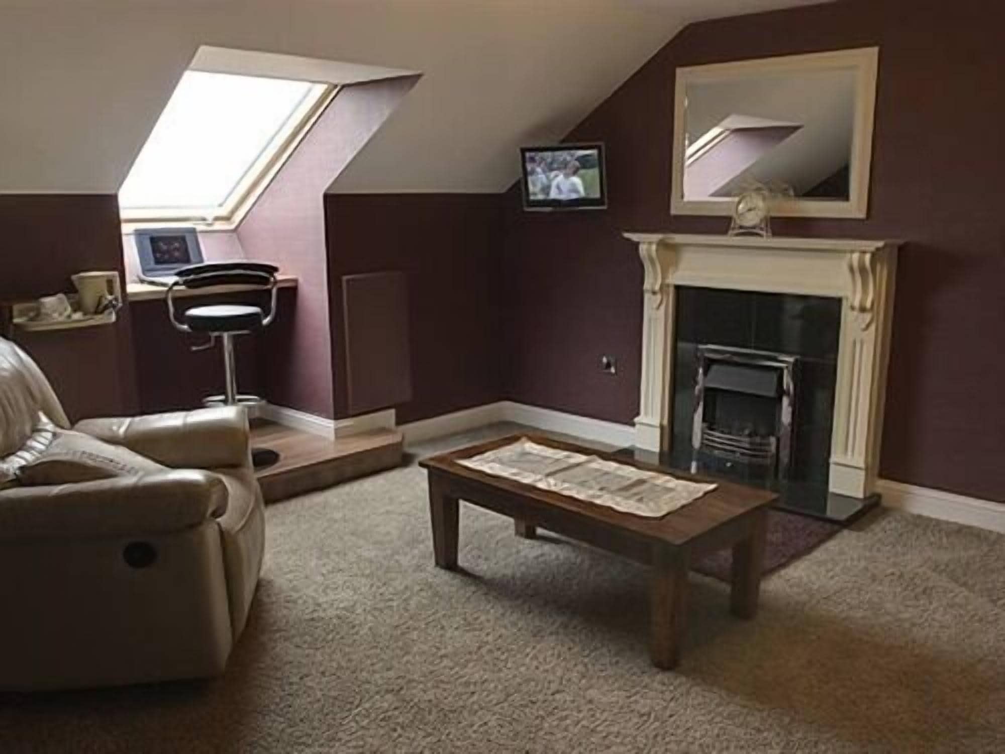Deluxe Suite, 1 King Bed with Sofa bed | Living room | Smart TV, fireplace