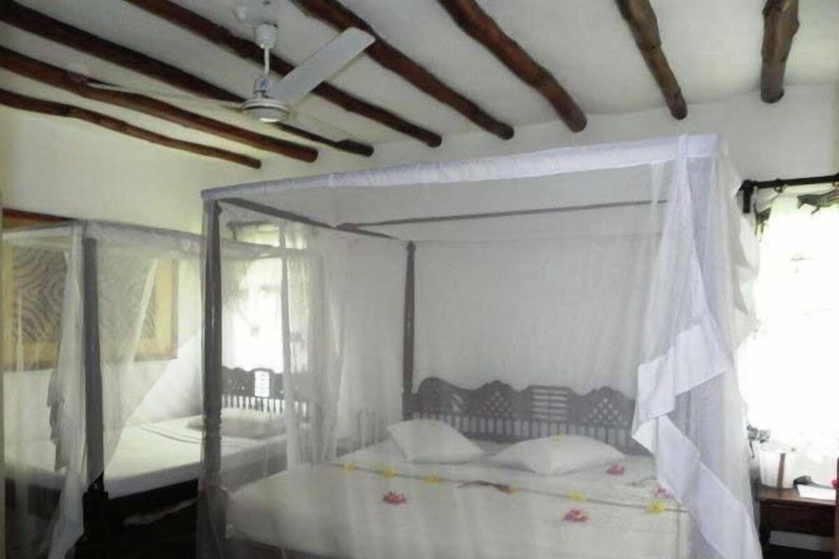 In-room safe, blackout curtains, free WiFi, bed sheets