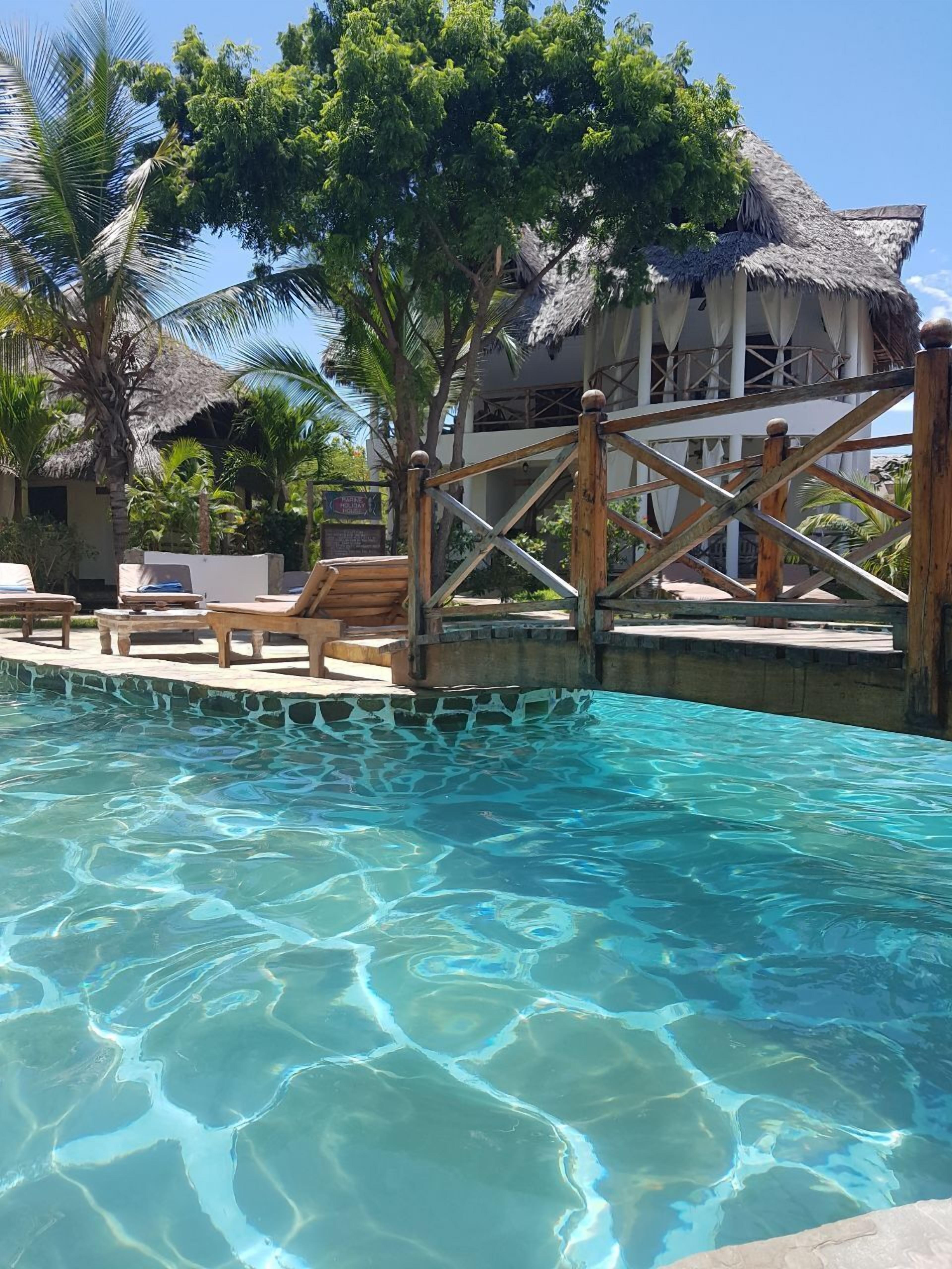 Outdoor pool, pool umbrellas, sun loungers