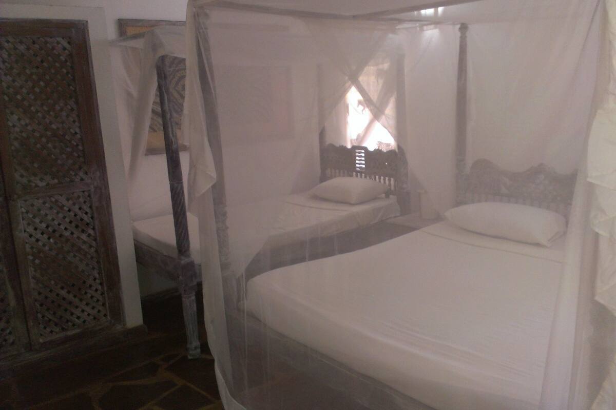 In-room safe, blackout curtains, free WiFi, bed sheets