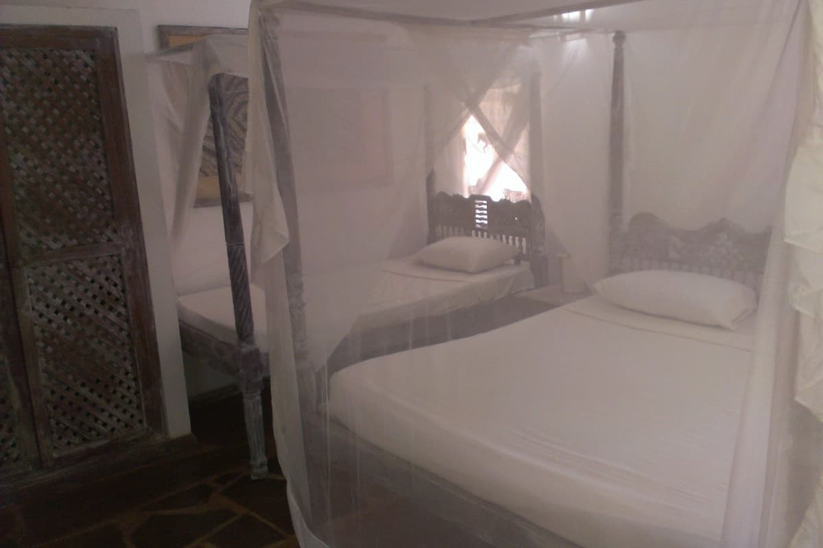In-room safe, blackout curtains, free WiFi, bed sheets