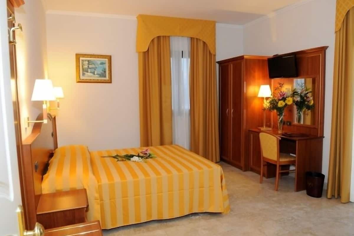 premium bedding, minibar, in-room safe, individually decorated