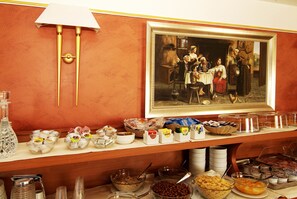 Kontinental frokost hver dag (mot et tillegg)