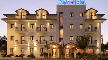 Façade de lâhĂ©bergement - soirĂ©e/nuit