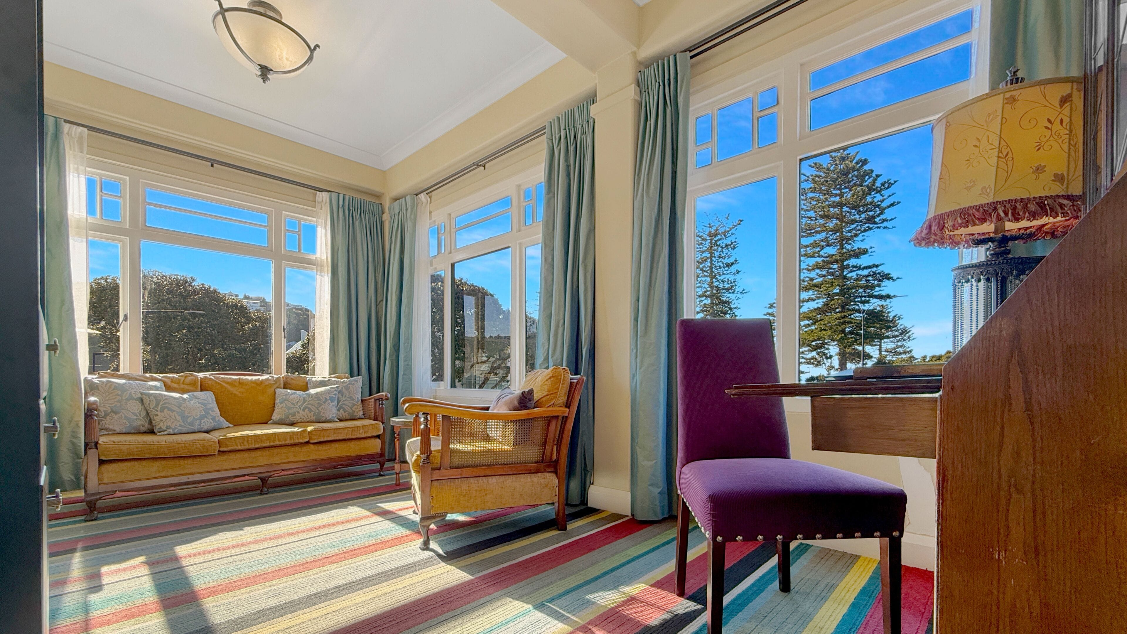 Royal Suite, 1 King Bed, Partial Ocean View | Living area