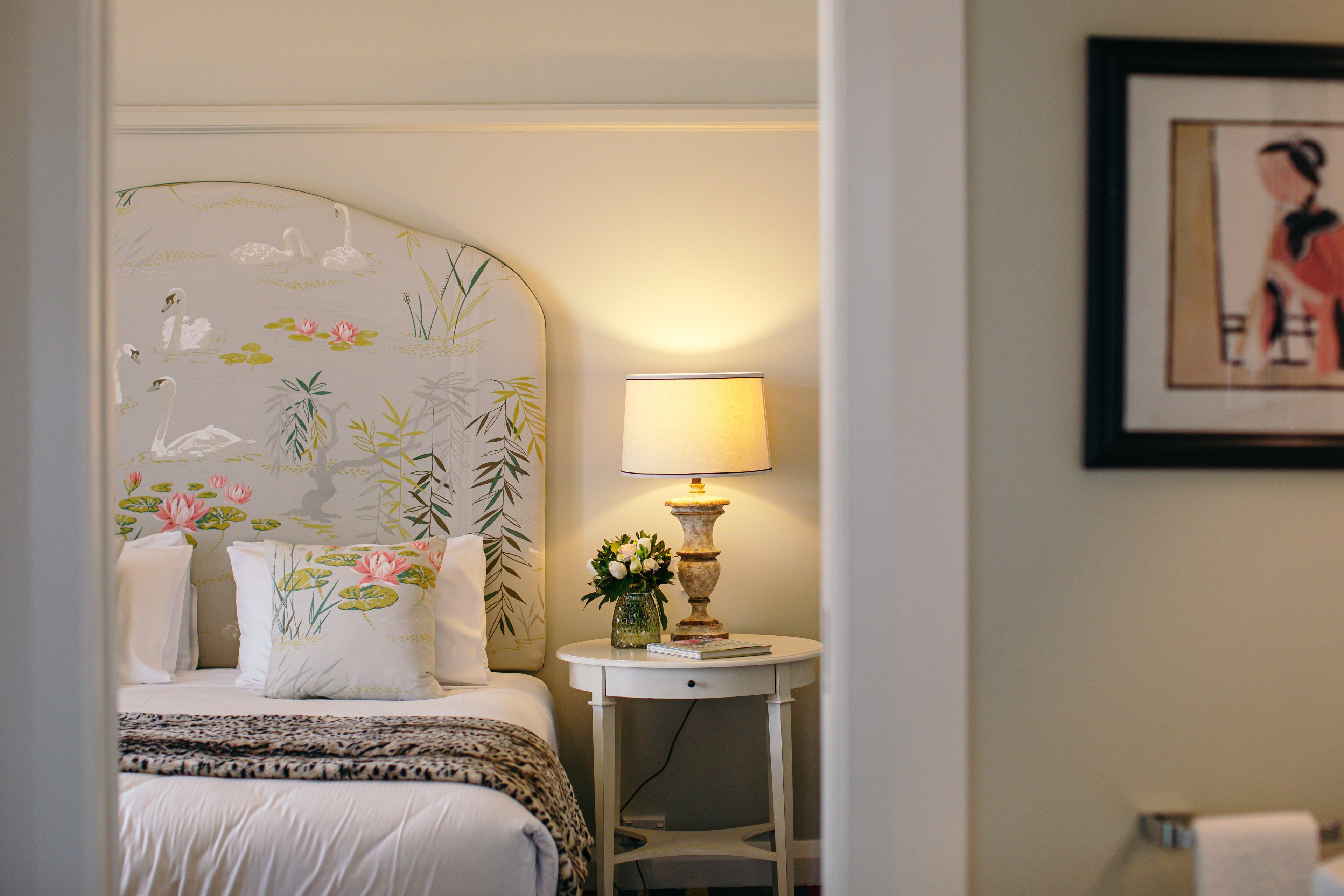 Coffre-fort, bureau, rideaux d’obscurcissement