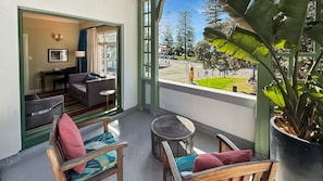 Suite Premium, 1 très grand lit | Coin séjour