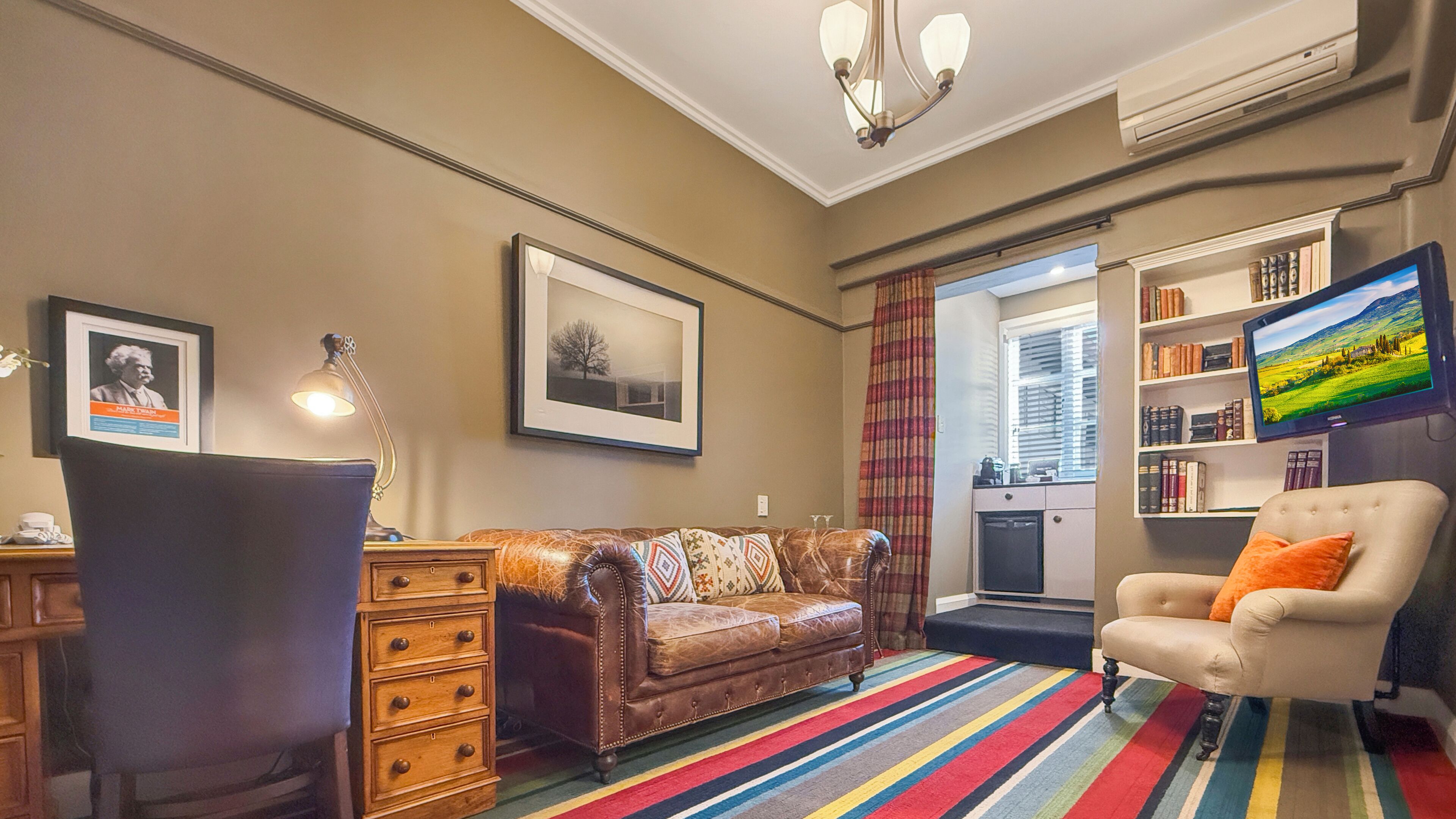 deluxe suite, 1 king bed | living room | flat-screen tv