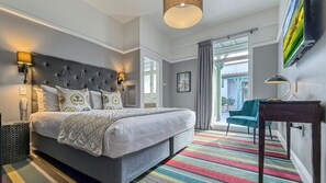 Chambre Supérieure, 1 très grand lit | Terrasse/Patio