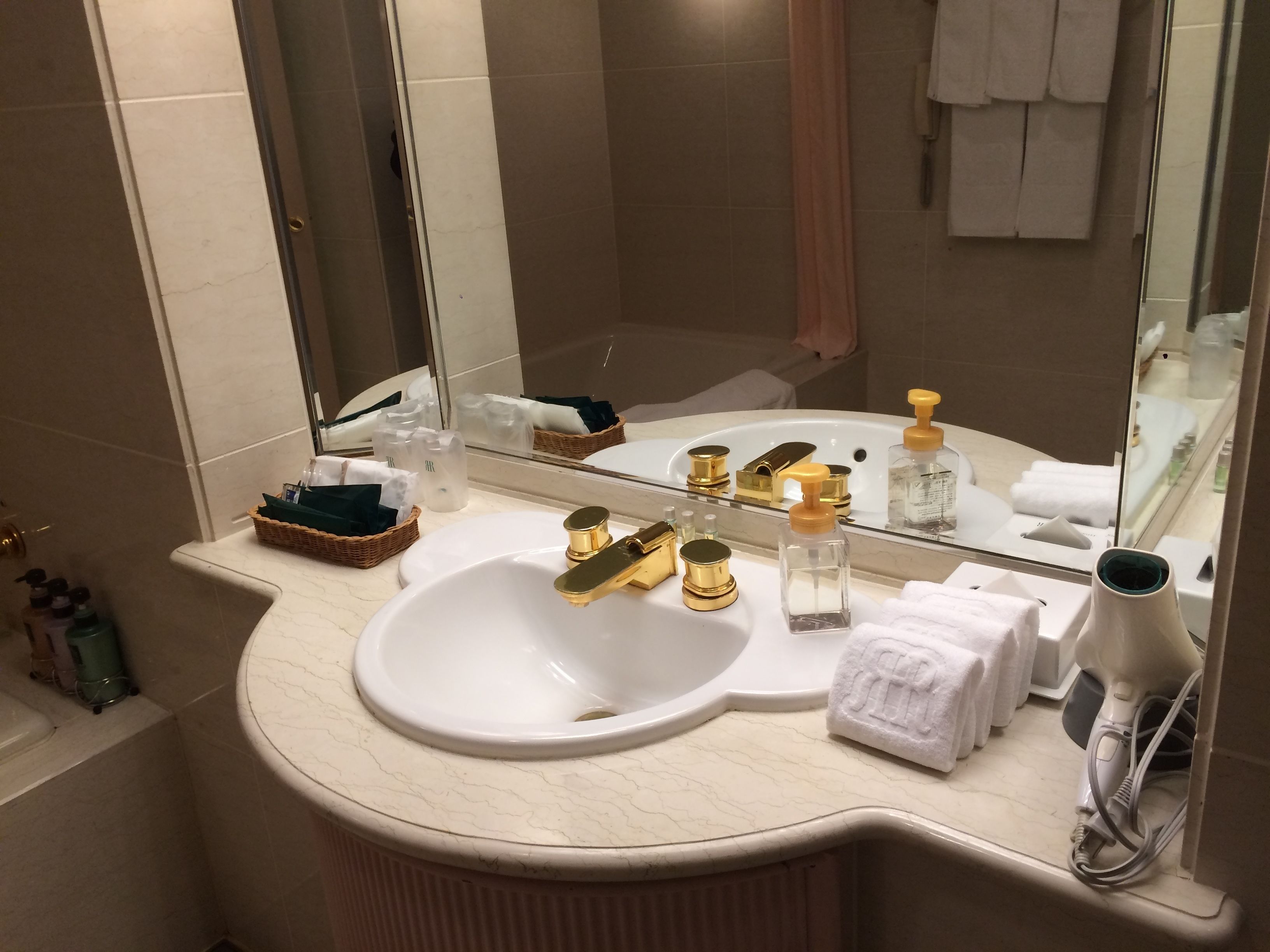 suite, non smoking | 1 bedroom, down duvets, desk, blackout curtains