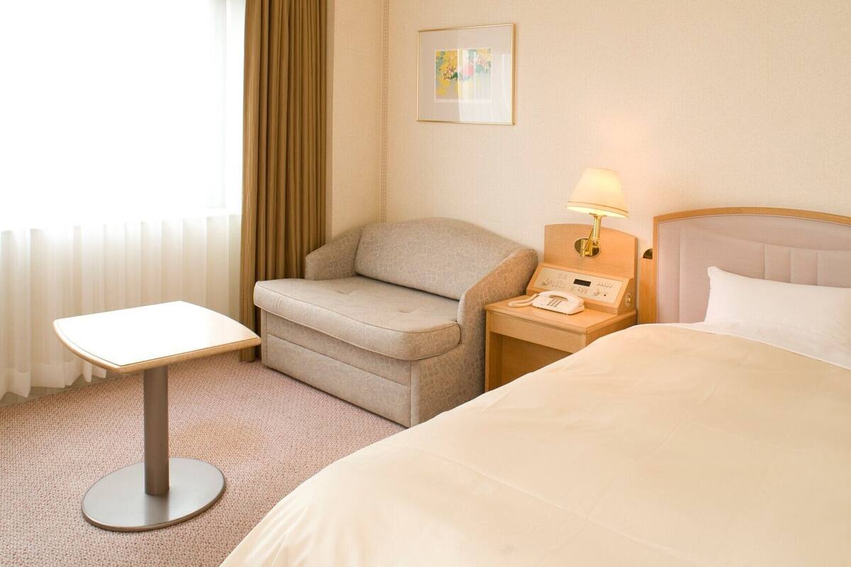 Down duvets, desk, blackout curtains, soundproofing
