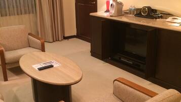 Suite, Non Smoking | Living area | TV, pay movies